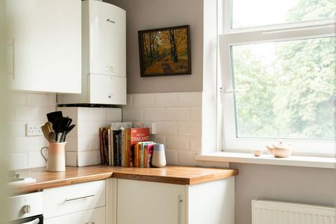 2 bedroom flat for sale, West Drive, London, SW16