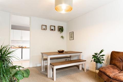 2 bedroom flat for sale, West Drive, London, SW16
