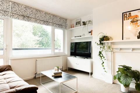 2 bedroom flat for sale, West Drive, London, SW16