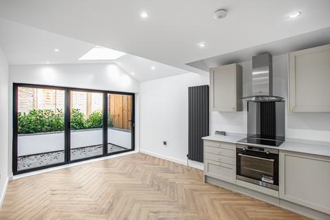 2 bedroom flat for sale, Soames Street, London, SE15