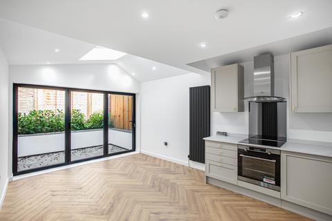 2 bedroom flat for sale, Soames Street, London, SE15