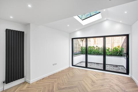 2 bedroom flat for sale, Soames Street, London, SE15