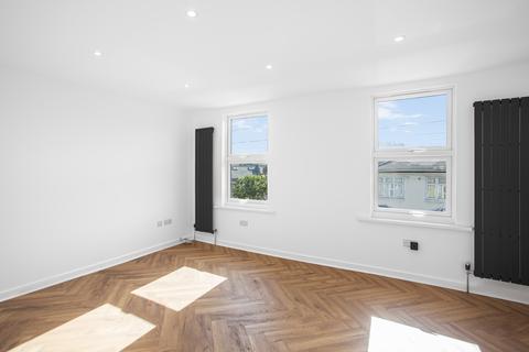 2 bedroom flat for sale, Soames Street, London, SE15