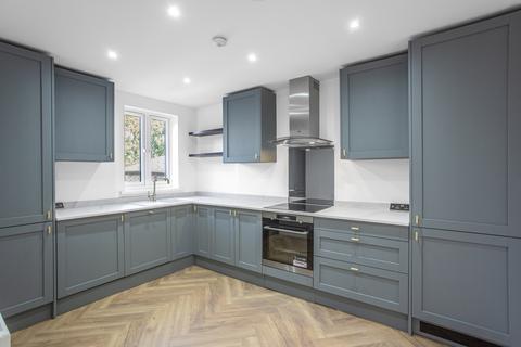 2 bedroom flat for sale, Soames Street, London, SE15