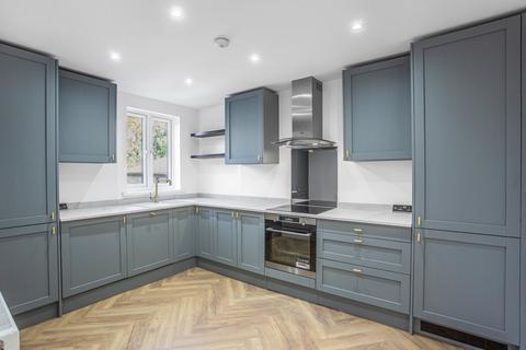 2 bedroom flat for sale, Soames Street, London, SE15