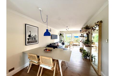undefined, Nantes Close, Battersea, SW18