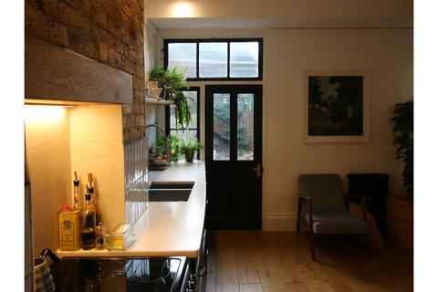 1 bedroom flat for sale, Hailsham Avenue, London, SW2