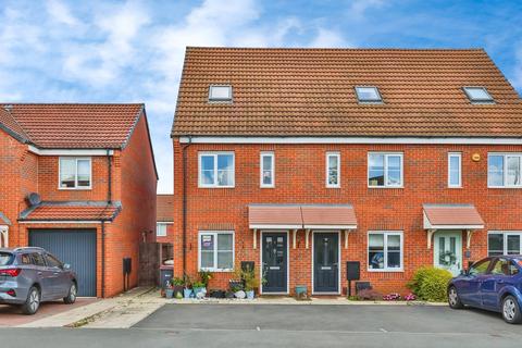 3 bedroom end of terrace house for sale, Lovesey Avenue, Nottingham, NG15