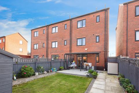 4 bedroom end of terrace house for sale, Ashton Old Road, Manchester, M11
