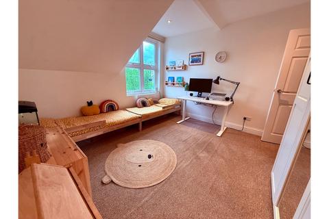 2 bedroom flat for sale, Merton Road, London, SW19