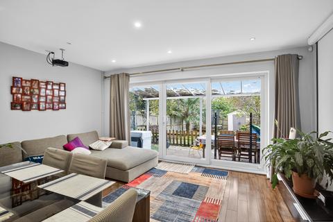 3 bedroom end of terrace house for sale, Palace View, London, SE12