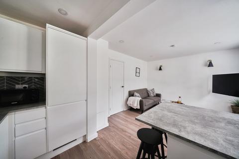 1 bedroom apartment for sale, Ashdown Way, London, SW17