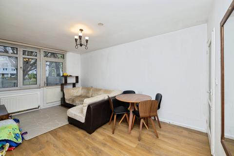 1 bedroom flat for sale, Dickens Estate, London, SE16