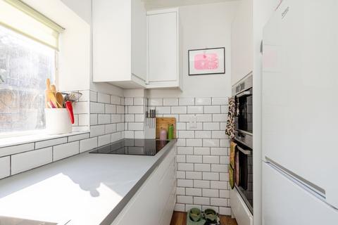 1 bedroom flat for sale, Nightingale Lane, London, SW12