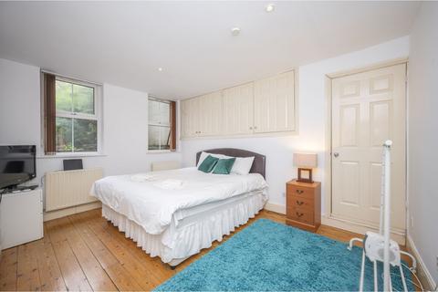 3 bedroom flat for sale, Larkhall Rise, Clapham, SW4