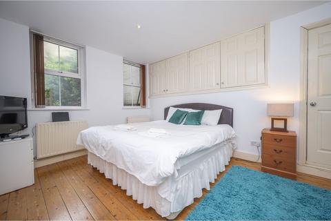 3 bedroom flat for sale, Larkhall Rise, Clapham, SW4