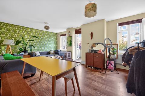 2 bedroom flat for sale, Tulse Hill, London, SW2