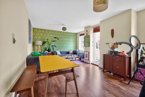 2 bedroom flat for sale, Tulse Hill, London, SW2