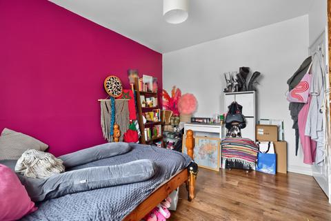 2 bedroom flat for sale, Tulse Hill, London, SW2