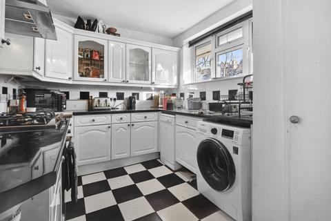 3 bedroom flat for sale, Wickham Road, London, SE4