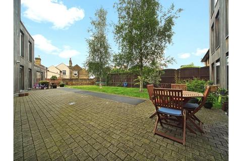 2 bedroom flat for sale, 16 Balham Grove, Balham, SW12