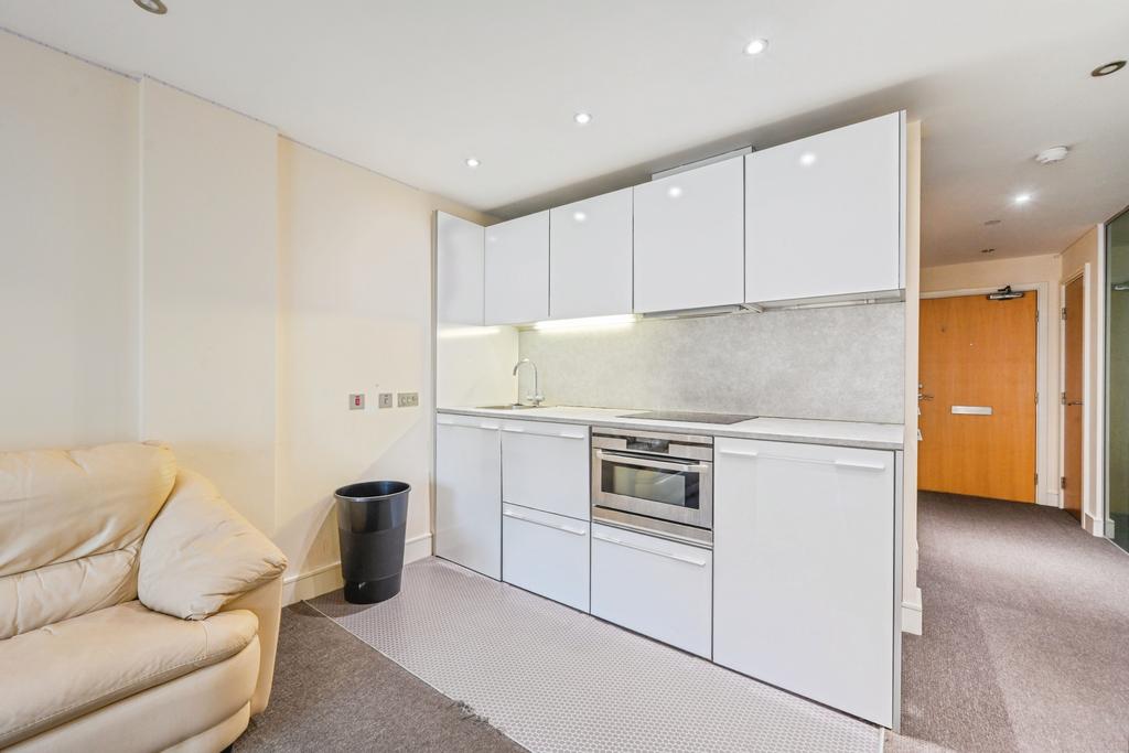 Apartment in Nottingham - View 5