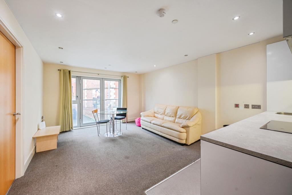 Apartment in Nottingham - More
