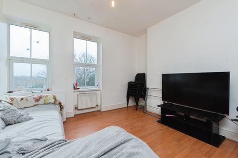 3 bedroom flat for sale, Portland Road, London, SE25