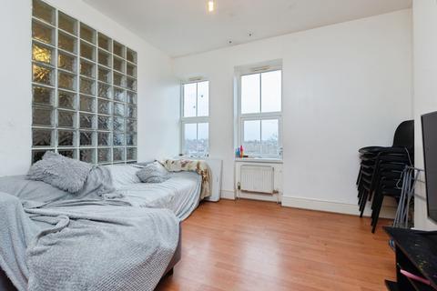 3 bedroom flat for sale, Portland Road, London, SE25