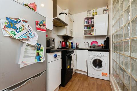 3 bedroom flat for sale, Portland Road, London, SE25