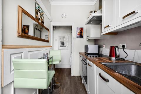 2 bedroom flat for sale, St. Johns Park, London, SE3