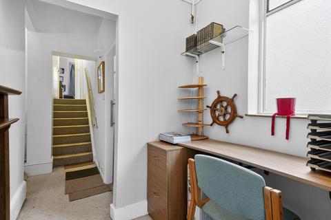 2 bedroom flat for sale, St. Johns Park, London, SE3