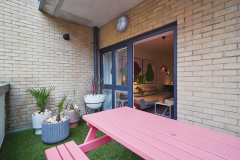 1 bedroom flat for sale, Coopers Road, London, SE1
