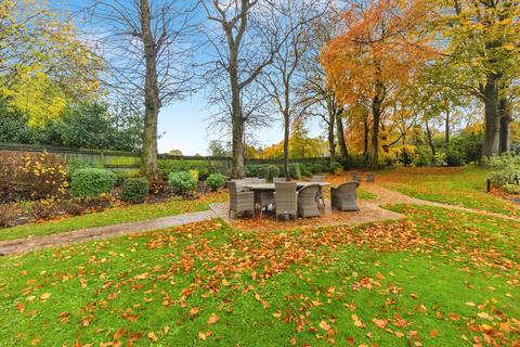 2 bedroom ground floor flat for sale, Park View Road, Manchester, M25