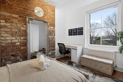 3 bedroom apartment for sale, Lewisham Way, London, SE14