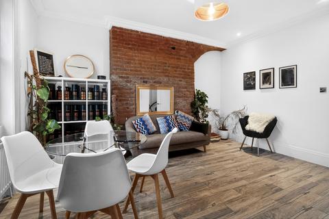 3 bedroom apartment for sale, Lewisham Way, London, SE14