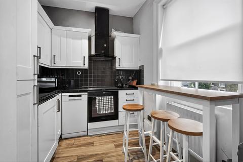3 bedroom apartment for sale, Lewisham Way, London, SE14
