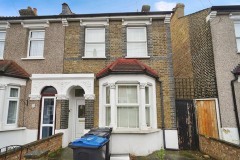 2 bedroom end of terrace house for sale, Dundee Road, London, SE25