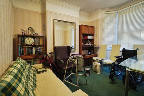2 bedroom end of terrace house for sale, Dundee Road, London, SE25