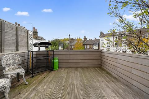 2 bedroom flat for sale, Silverthorne Road, London, SW8