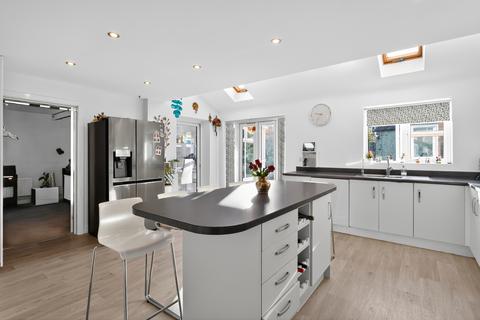 4 bedroom detached house for sale, Scarborough Close, Grantham, NG31