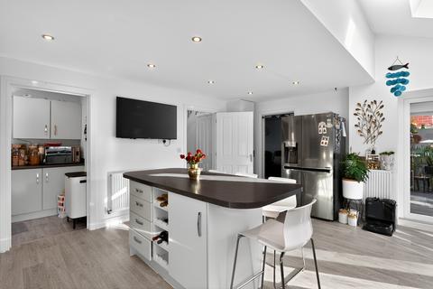 4 bedroom detached house for sale, Scarborough Close, Grantham, NG31