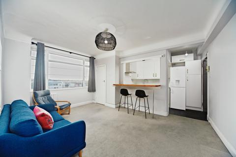 1 bedroom flat for sale, Balham High Road, London, SW17