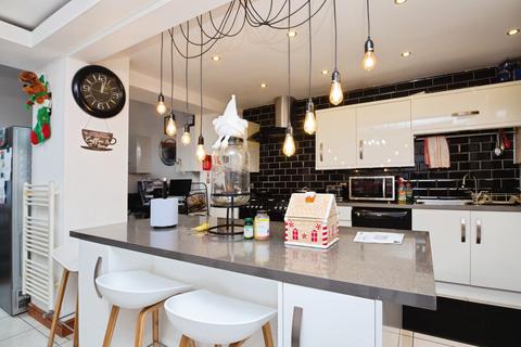 5 bedroom terraced house for sale, Hester Walk, Manchester, M15