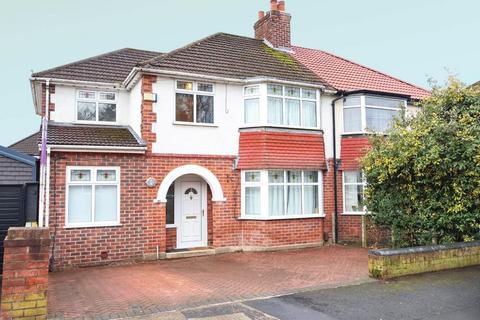 Arcadia Avenue, Sale, M33