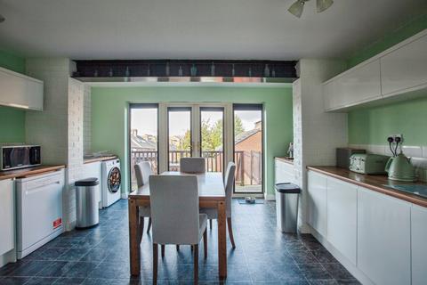 4 bedroom terraced house for sale, Heathfields, Barnsley, S70