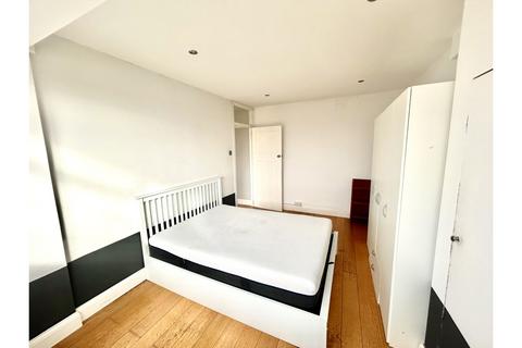 1 bedroom flat for sale, Upper Tooting Road, London, SW17