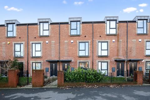 undefined, Oldham Road, Manchester, M40