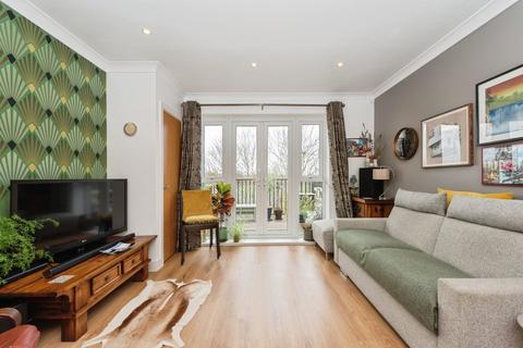1 bedroom flat for sale, St. Catherines Close, London, SW20