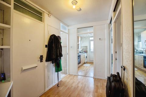 2 bedroom flat for sale, Winstanley Estate, London, SW11
